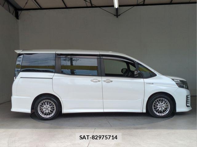 Toyota VOXY HYBRID 2017-06 8662094-16