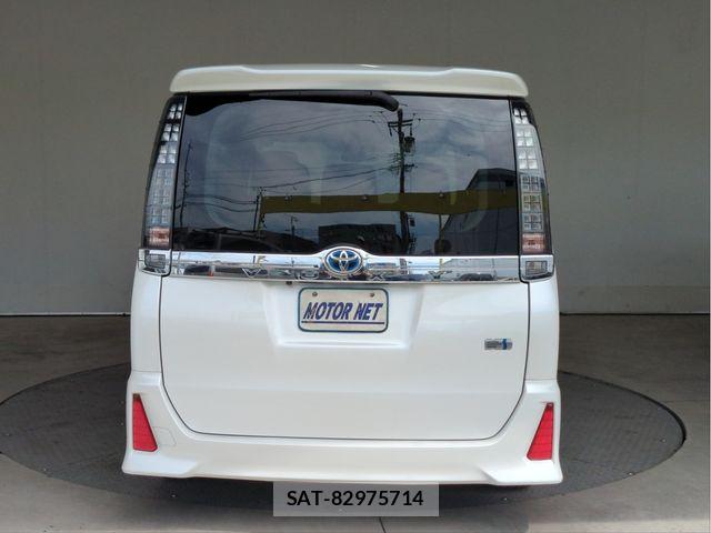 Toyota VOXY HYBRID 2017-06 8662094-17