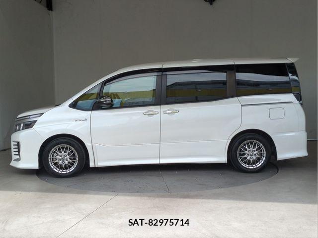 Toyota VOXY HYBRID 2017-06 8662094-19