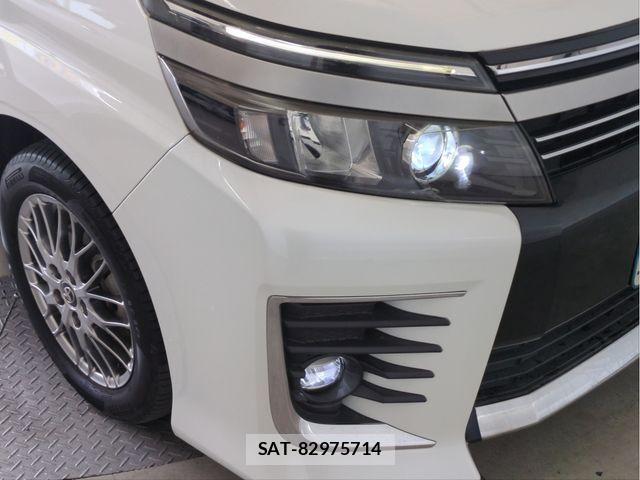 Toyota VOXY HYBRID 2017-06 8662094-20