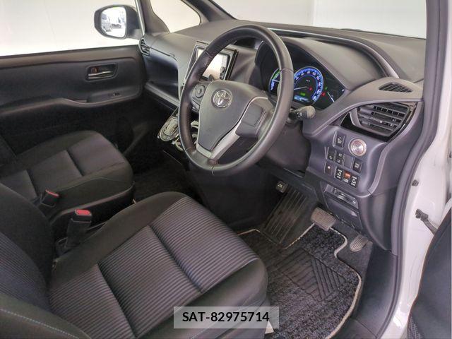 Toyota VOXY HYBRID 2017-06 8662094-24