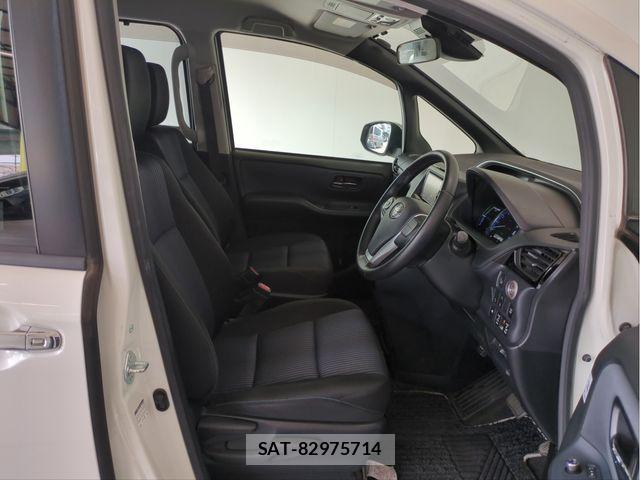 Toyota VOXY HYBRID 2017-06 8662094-25
