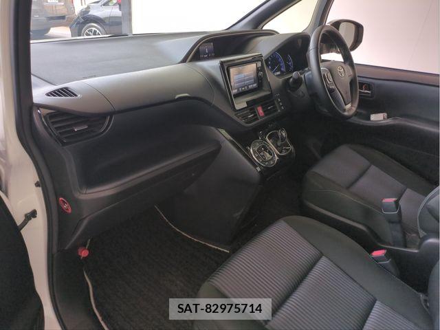 Toyota VOXY HYBRID 2017-06 8662094-2