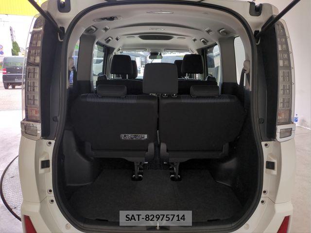 Toyota VOXY HYBRID 2017-06 8662094-6