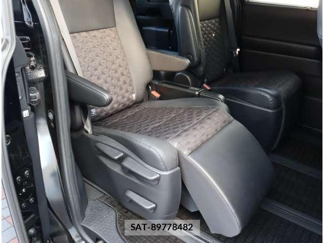 Toyota VOXY HYBRID 2023-12 8662090-6