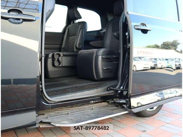 Toyota VOXY HYBRID 2023-12 8662090-7