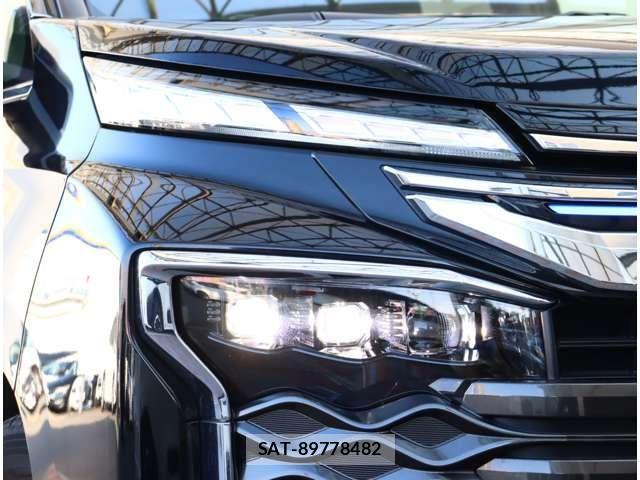 Toyota VOXY HYBRID 2023-12 8662090-15