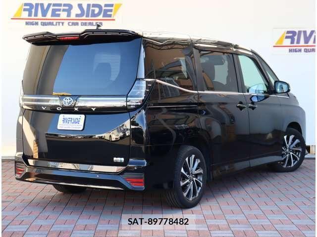 Toyota VOXY HYBRID 2023-12 8662090-2