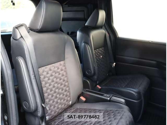 Toyota VOXY HYBRID 2023-12 8662090-5