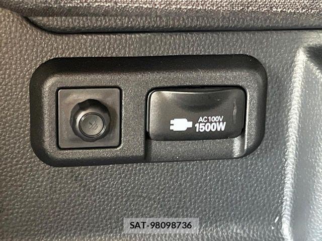 Toyota VOXY HYBRID 2025-09 8662089-6