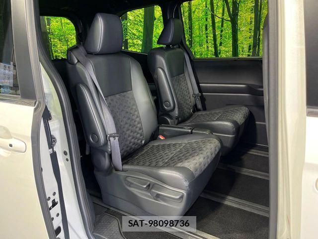 Toyota VOXY HYBRID 2025-09 8662089-8