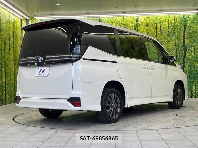Toyota VOXY HYBRID 2022-10 8746467-17