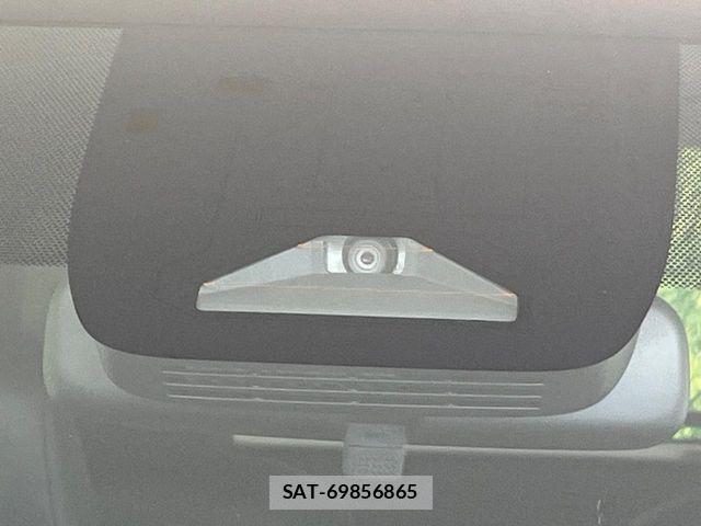 Toyota VOXY HYBRID 2022-10 8746467-5