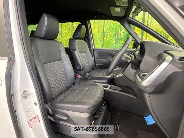 Toyota VOXY HYBRID 2022-10 8746467-7