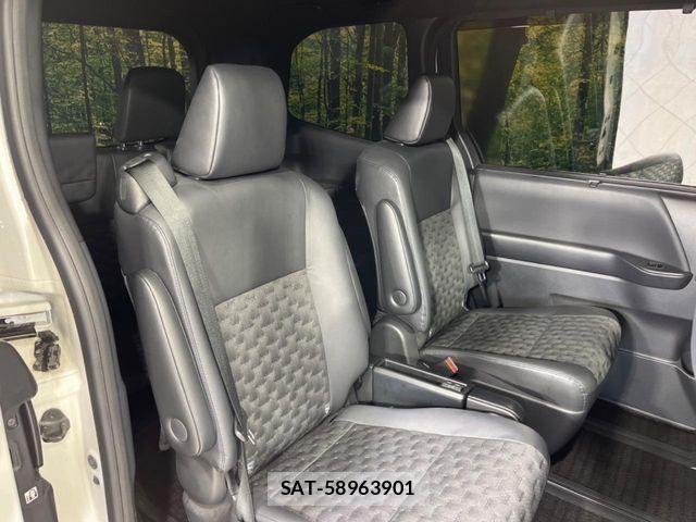 Toyota VOXY HYBRID 2022-09 8782435-9