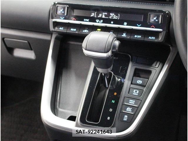 Toyota VOXY HYBRID 2023-03 8782437-15