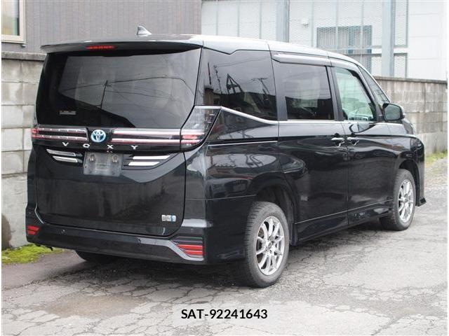 Toyota VOXY HYBRID 2023-03 8782437-1