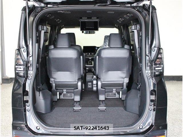 Toyota VOXY HYBRID 2023-03 8782437-28