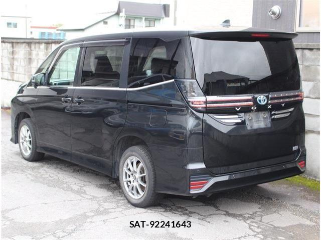 Toyota VOXY HYBRID 2023-03 8782437-3