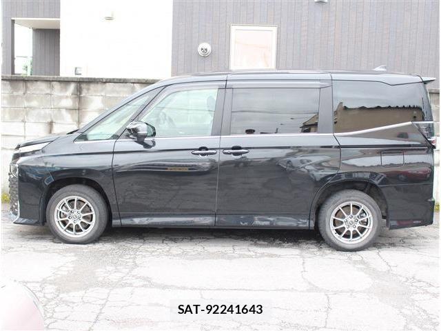 Toyota VOXY HYBRID 2023-03 8782437-5