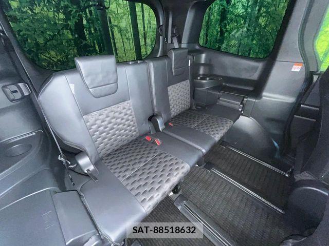 Toyota VOXY HYBRID 2022-01 8797781-9