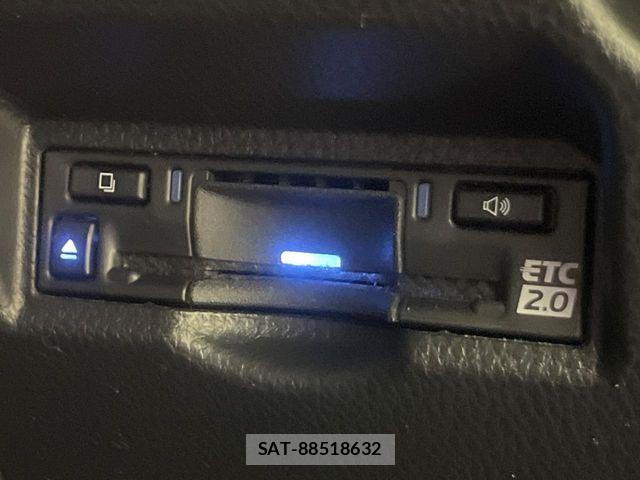 Toyota VOXY HYBRID 2022-01 8797781-6