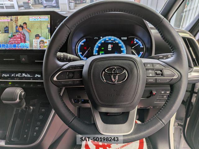 Toyota VOXY HYBRID 2024-06 8797782-15
