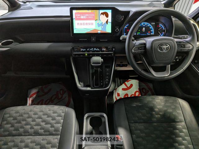 Toyota VOXY HYBRID 2024-06 8797782-1