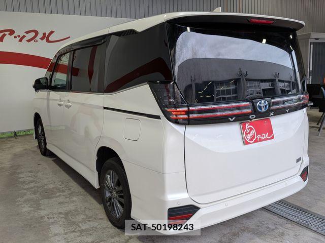 Toyota VOXY HYBRID 2024-06 8797782-2