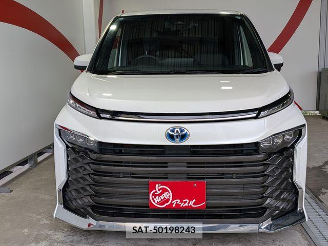 Toyota VOXY HYBRID 2024-06 8797782-3