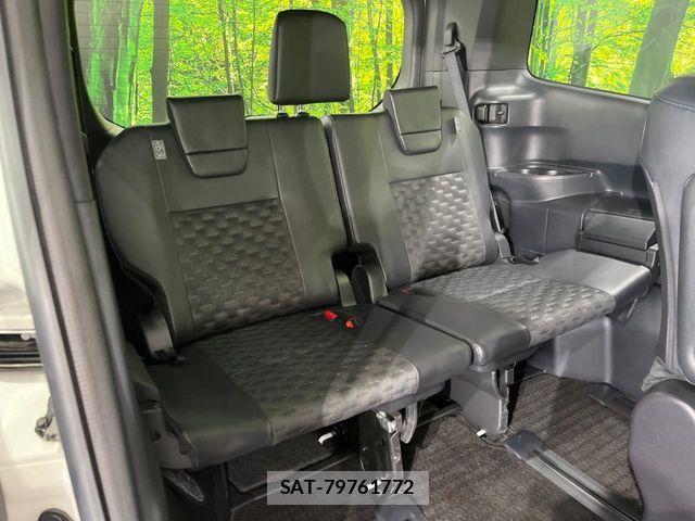 Toyota VOXY HYBRID 2023-03 8832200-10