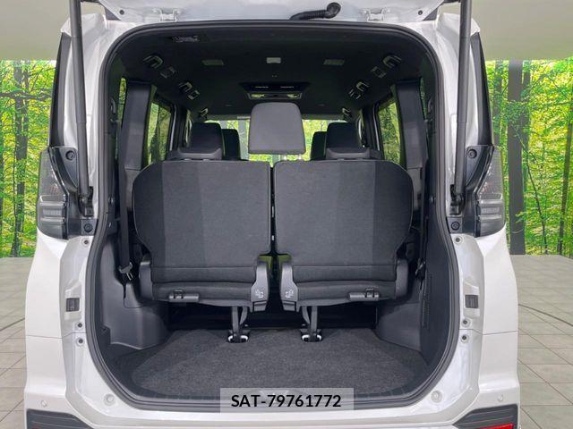 Toyota VOXY HYBRID 2023-03 8832200-11
