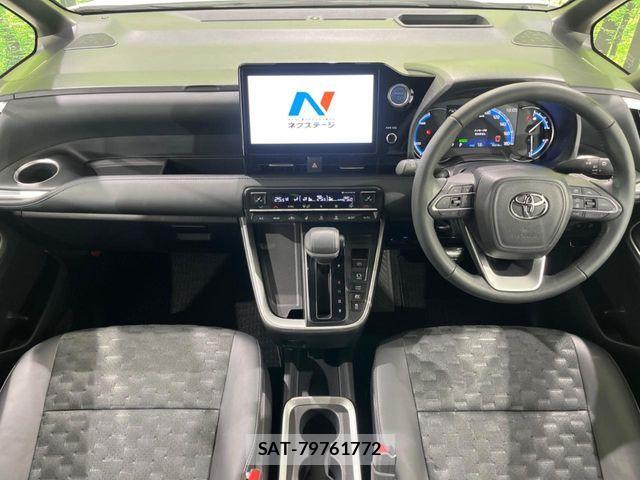 Toyota VOXY HYBRID 2023-03 8832200-1