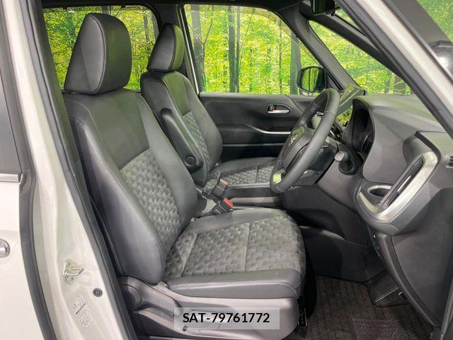 Toyota VOXY HYBRID 2023-03 8832200-8