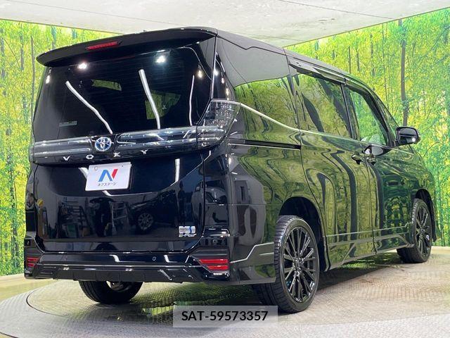 Toyota VOXY HYBRID 2024-04 8832199-17