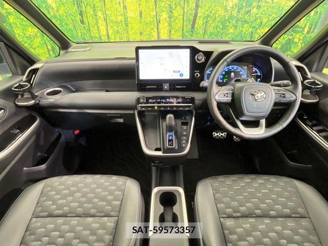 Toyota VOXY HYBRID 2024-04 8832199-1