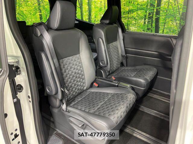 Toyota VOXY HYBRID 2025-09 8832201-8