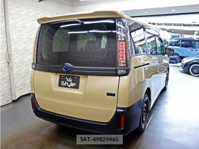 Toyota VOXY HYBRID 2014-03 8872315-16