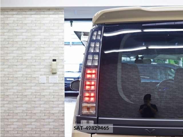 Toyota VOXY HYBRID 2014-03 8872315-17