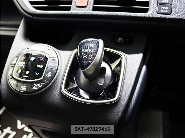 Toyota VOXY HYBRID 2014-03 8872315-26