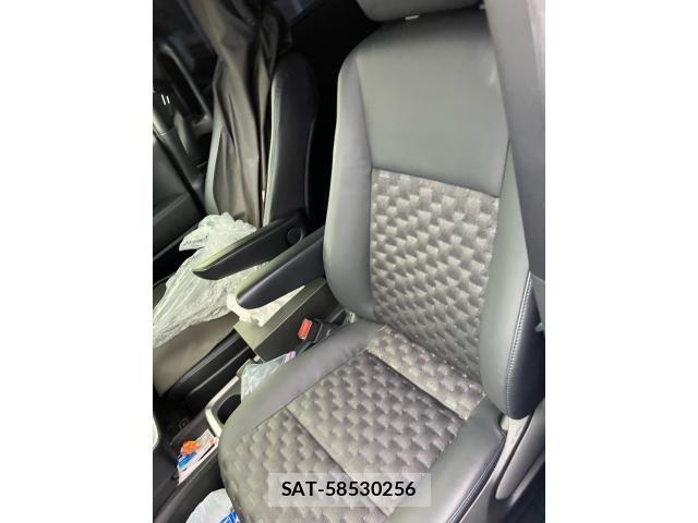 Toyota VOXY HYBRID 2023-01 8882690-18