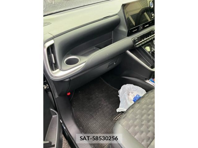 Toyota VOXY HYBRID 2023-01 8882690-19