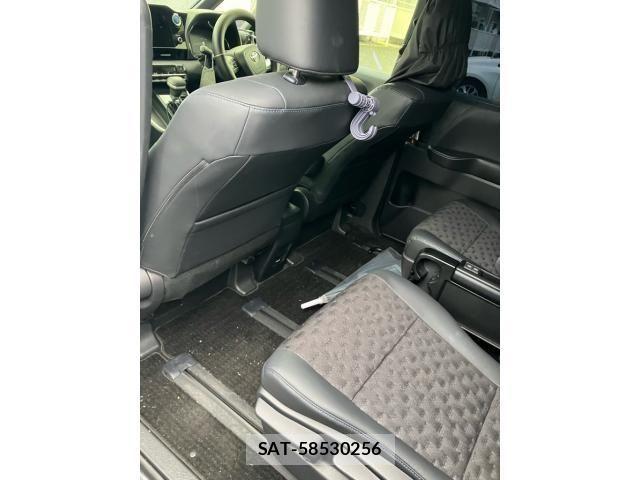 Toyota VOXY HYBRID 2023-01 8882690-21