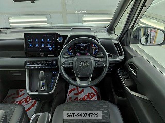 Toyota VOXY HYBRID 2022-07 8882689-9