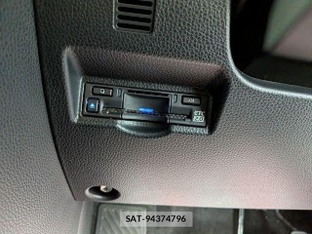 Toyota VOXY HYBRID 2022-07 8882689-12