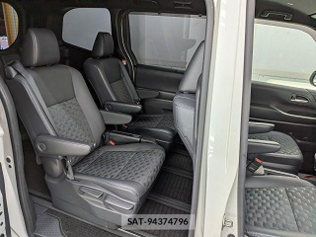 Toyota VOXY HYBRID 2022-07 8882689-18