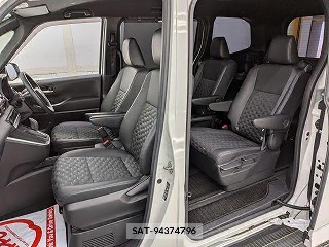 Toyota VOXY HYBRID 2022-07 8882689-20
