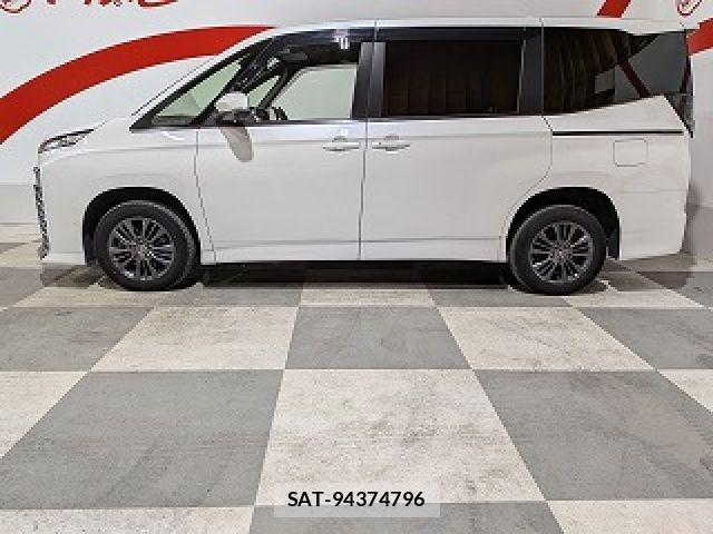 Toyota VOXY HYBRID 2022-07 8882689-2