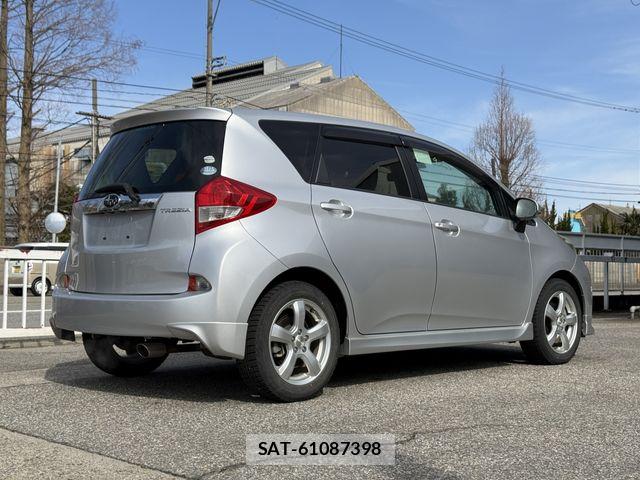 Subaru TREZIA 2011-01 6273168-4