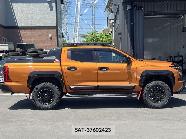 Mitsubishi TRITON 2025-12 6717595-4